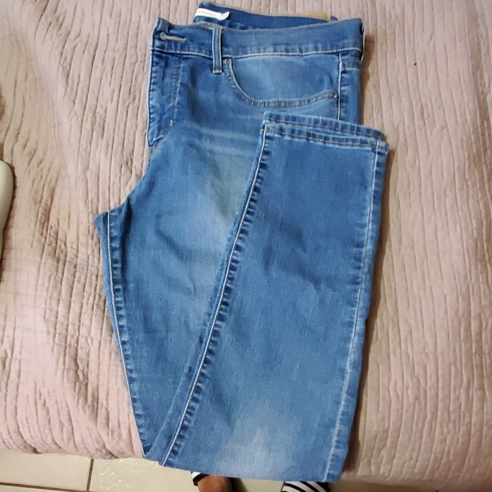 Levi 311 shaping skinny Jean's size 33